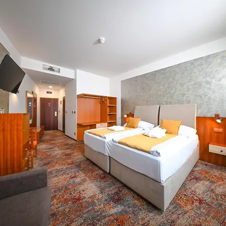 Atlantis Hotel 4*